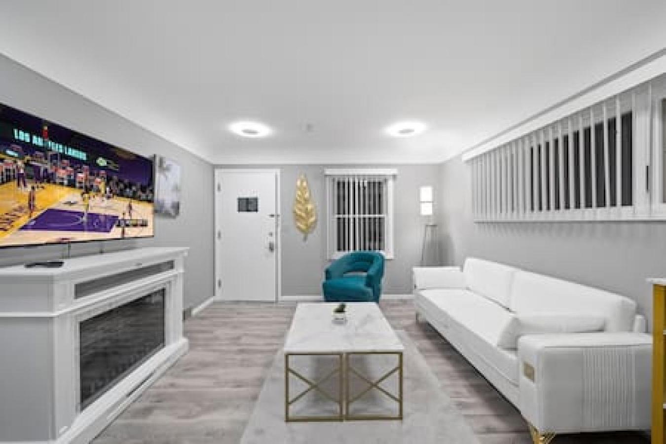 Urban Elegance Retreat In Downtown Rochester Exteriör bild